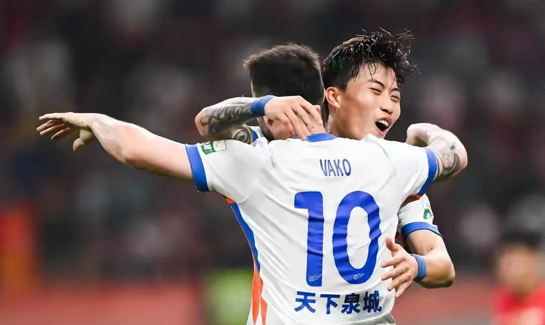 中超倒计时,上海久事清晨外线爆发,细节引发关注,悬念犹存,训练强度明显提升的简单介绍 中超倒计时,上海久事清晨外线爆发,细节引发关注,悬念犹存,训练强度明显提升的简单介绍