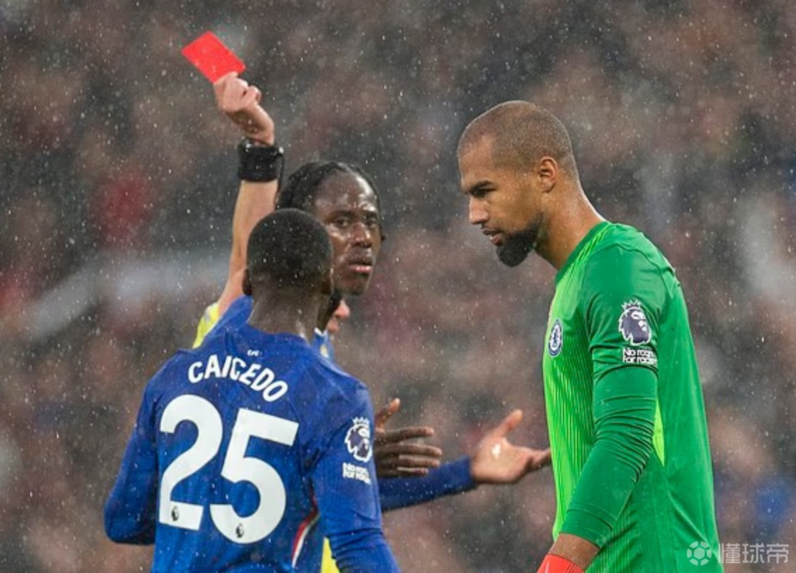 包含英超转会期走向成谜；切尔西更衣室发声；气氛紧张；数据趋势出现新变化的词条